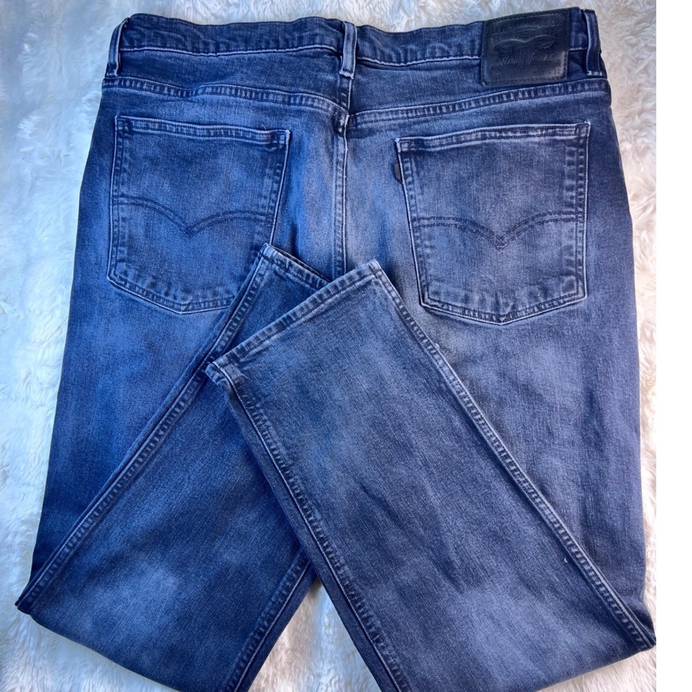 Levis 541 Athletic Taper Jeans Mens 37x32 Dark Wash Faded Denim Pants. A26